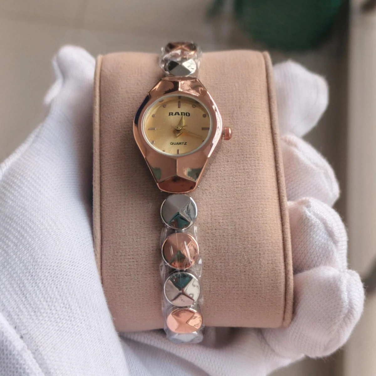 Luxury Ladis Watch Model 5590 Chain Rose Golden Or Silver Dial Golden Colour Ladis Watch