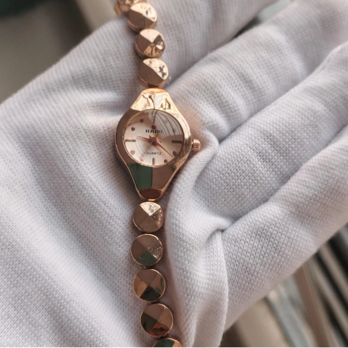 Luxury Ladis Watch Model 5590 Halka Rose Golden Colour Diaol Golden Watch Women