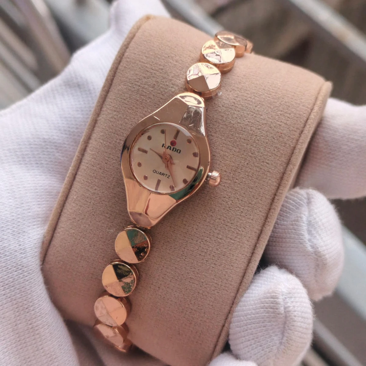 Luxury Ladis Watch Model 5590 Halka Rose Golden Colour Diaol Golden Watch Women