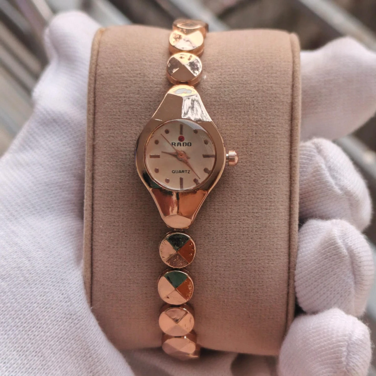 Luxury Ladis Watch Model 5590 Halka Rose Golden Colour Diaol Golden Watch Women