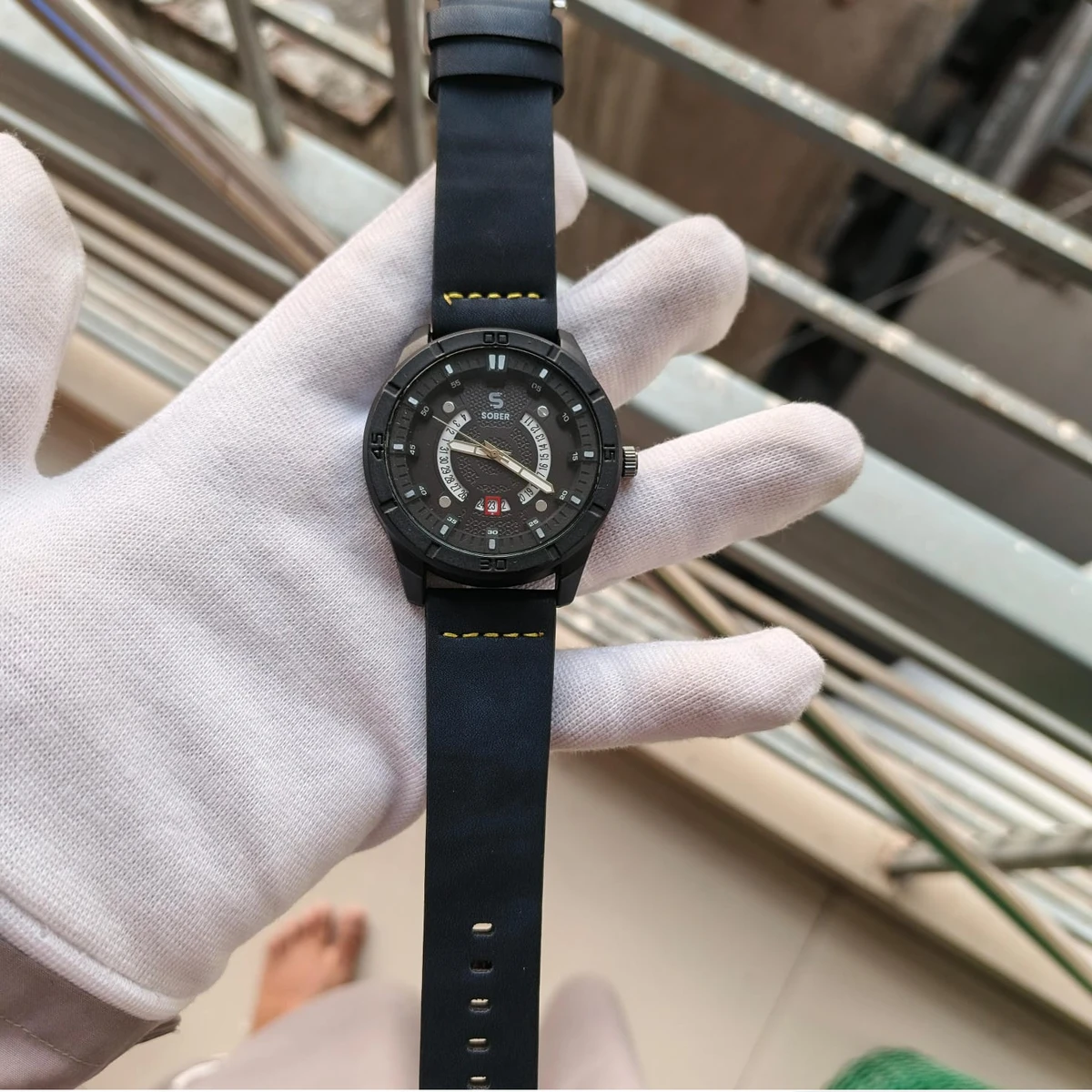 Sober Watch Model 995 Premium Watch Belt Blue Dial Black Colour Watch For Man + এক পিস ব্যাটারি ফ্রি।