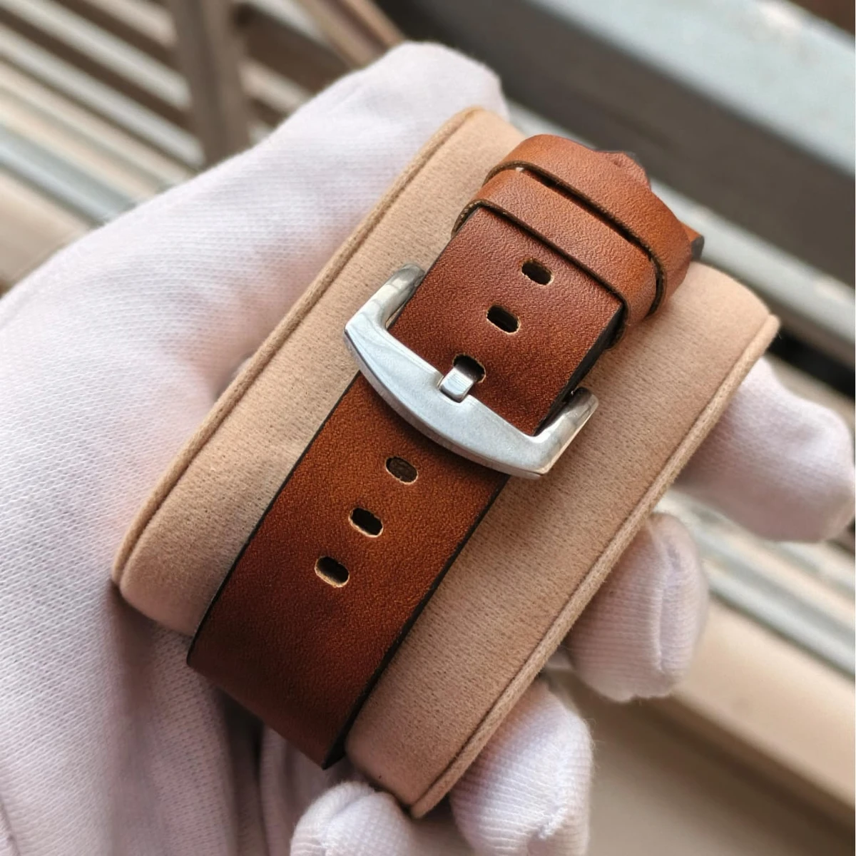 Sober Watch Model 995 Premium Watch Belt Brown Dial Black Colour Watch For Man + এক পিস ব্যাটারি ফ্রি।
