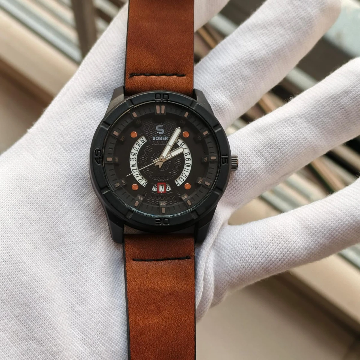 Sober Watch Model 995 Premium Watch Belt Brown Dial Black Colour Watch For Man + এক পিস ব্যাটারি ফ্রি।